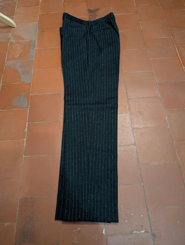 Perfekter Kreidestreifenanzug aus schwerem Flanell