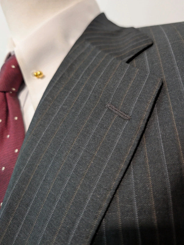 Sublime costume pinstripe en laine et soie