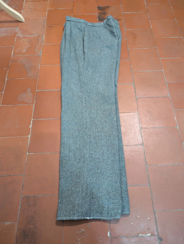 Legendärer grauer Tweedanzug