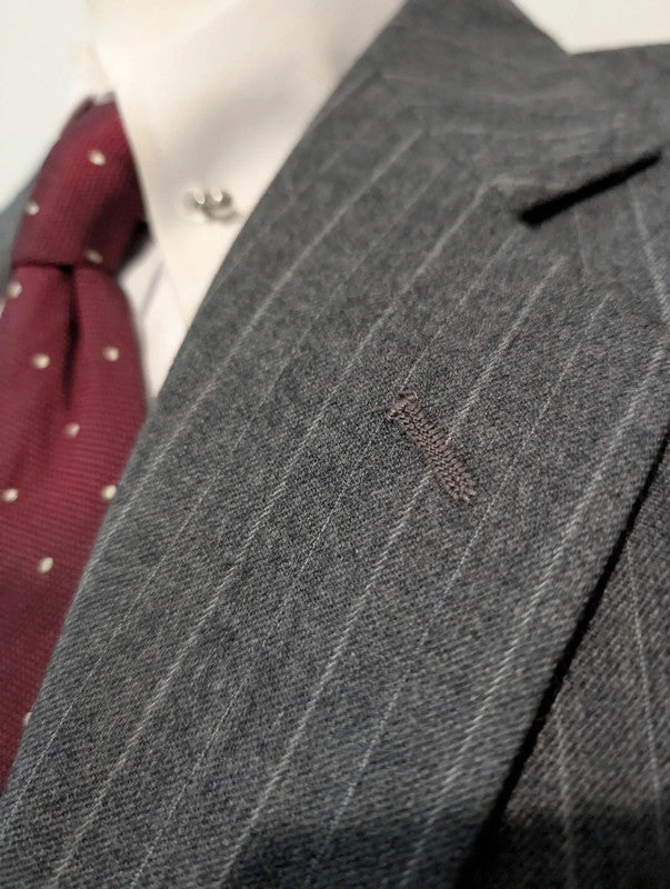 Élégant costume pinstripe en flanelle
