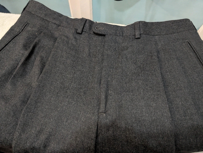 Fantastique costume gris en flanelle lourde