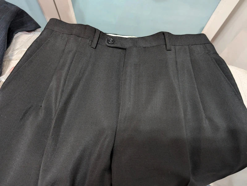 Redoutable costume croisé noir en laine