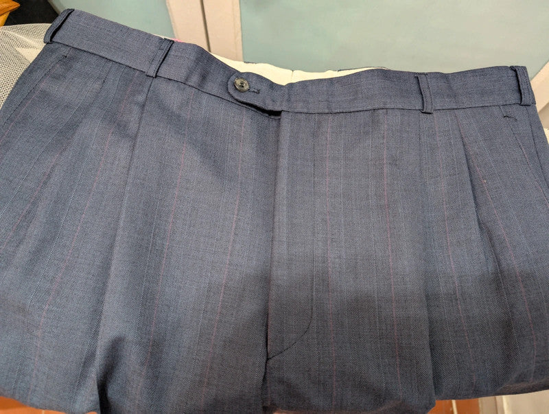 Incroyable costume croisé pinstripe
