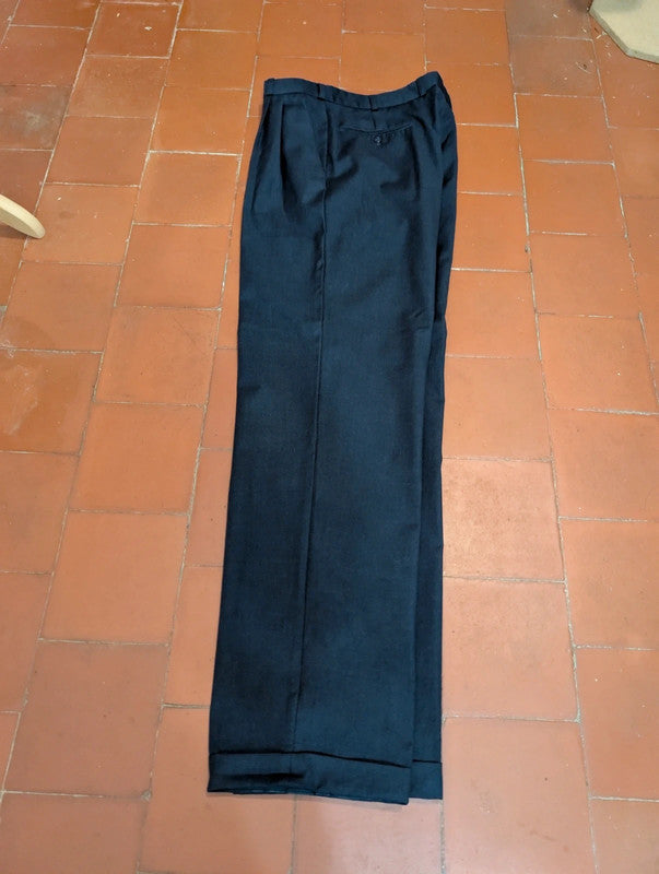 Ravissant costume croisé bleu marine en laine