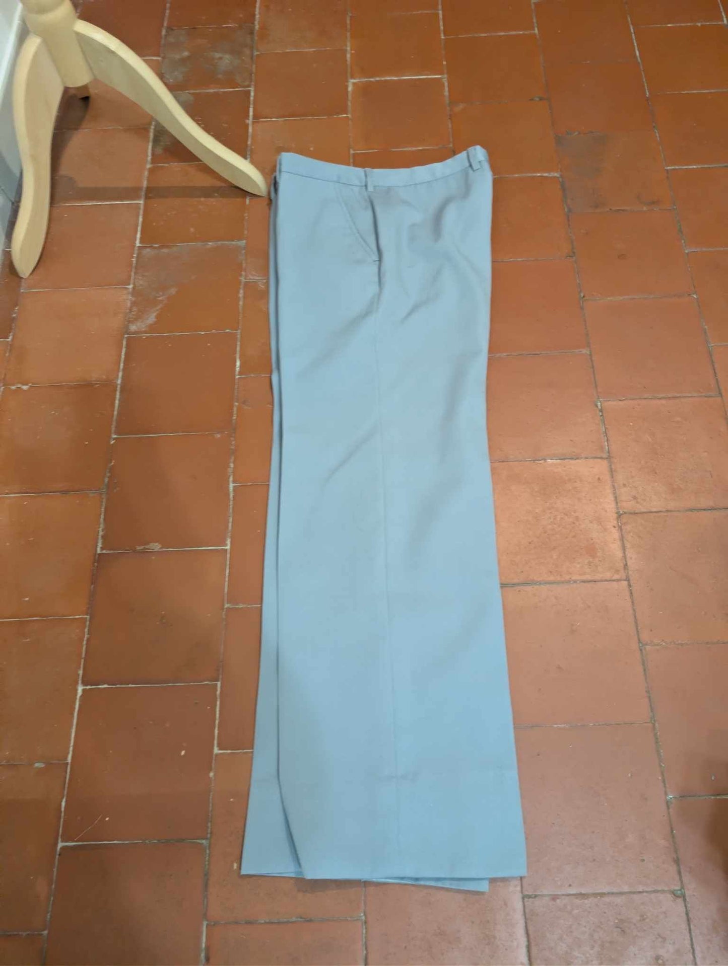 Gentil costume gris clair en laine