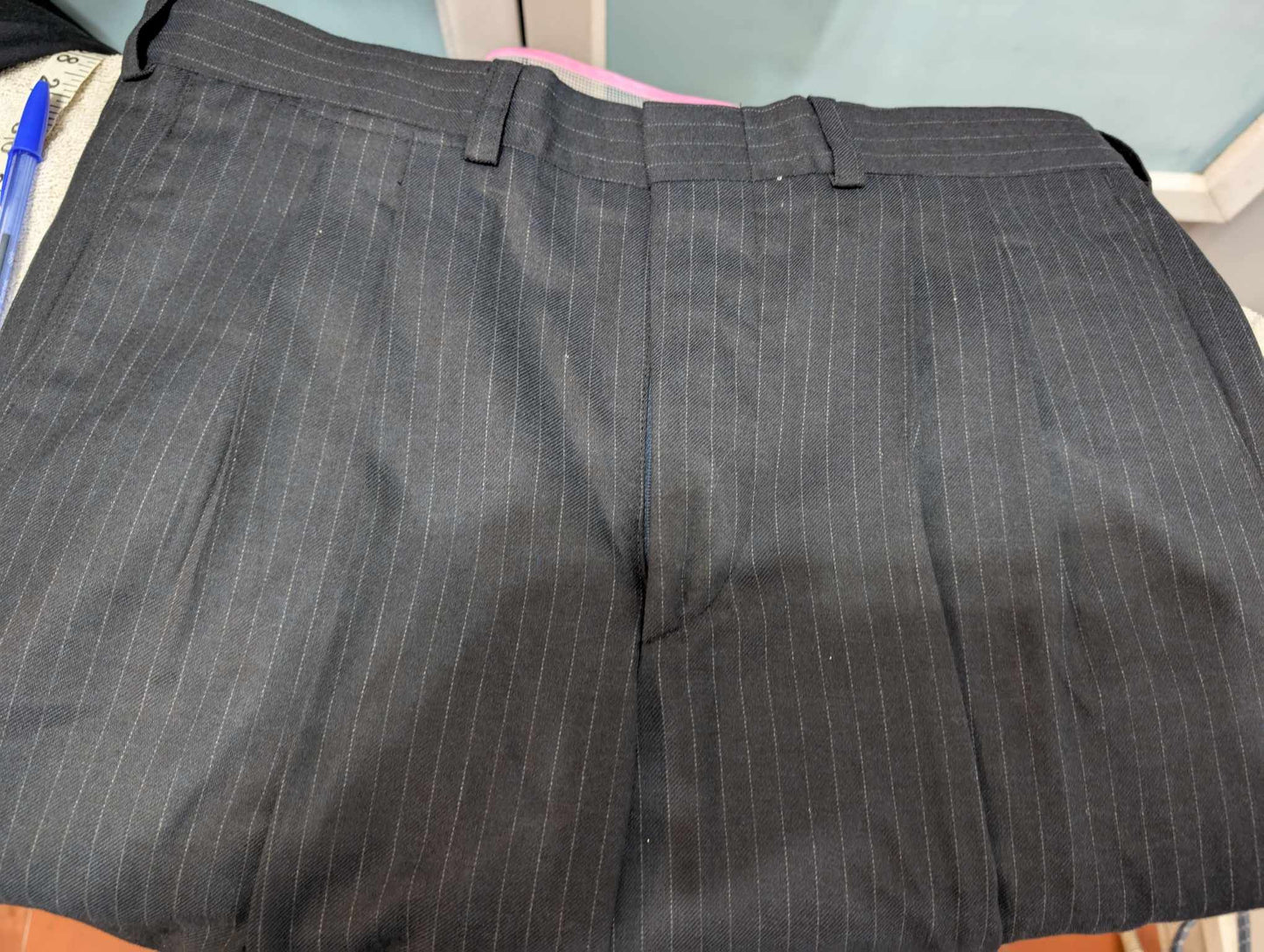 Légendaire costume croisé pinstripe en laine