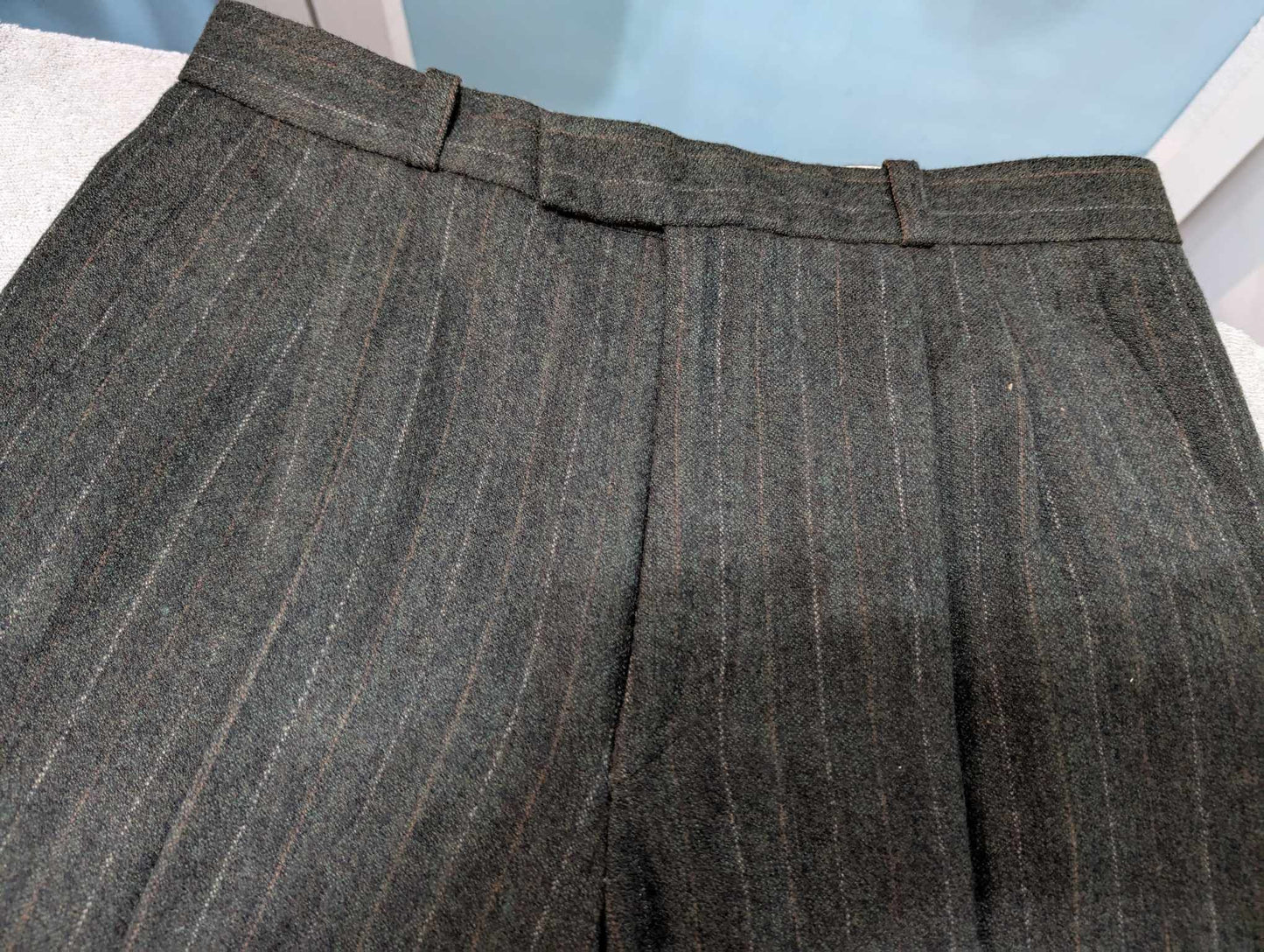 Mystérieux costume croisé chalkstripe en flanelle