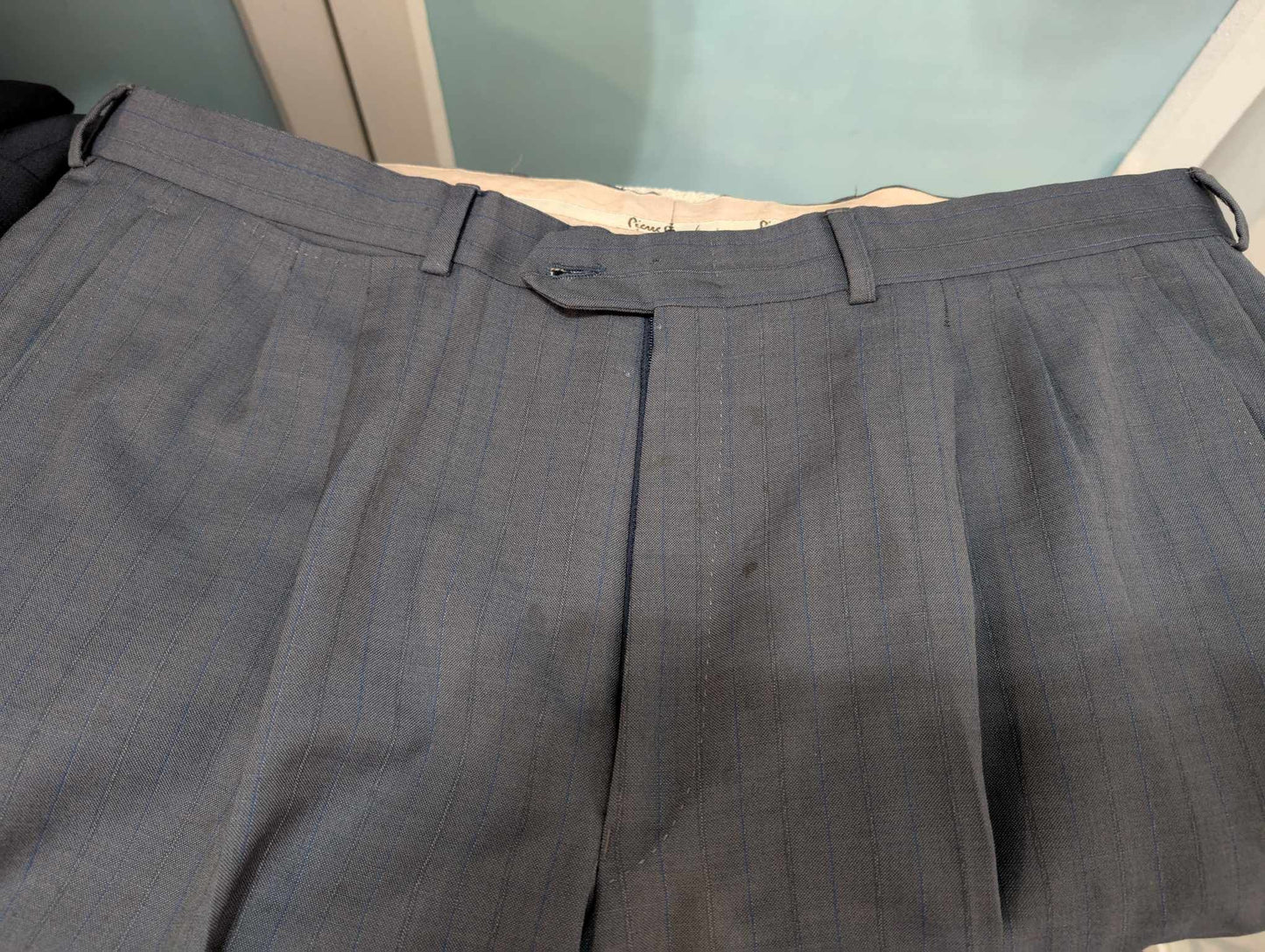 Fabuleux costume croisé a rayure en laine légère