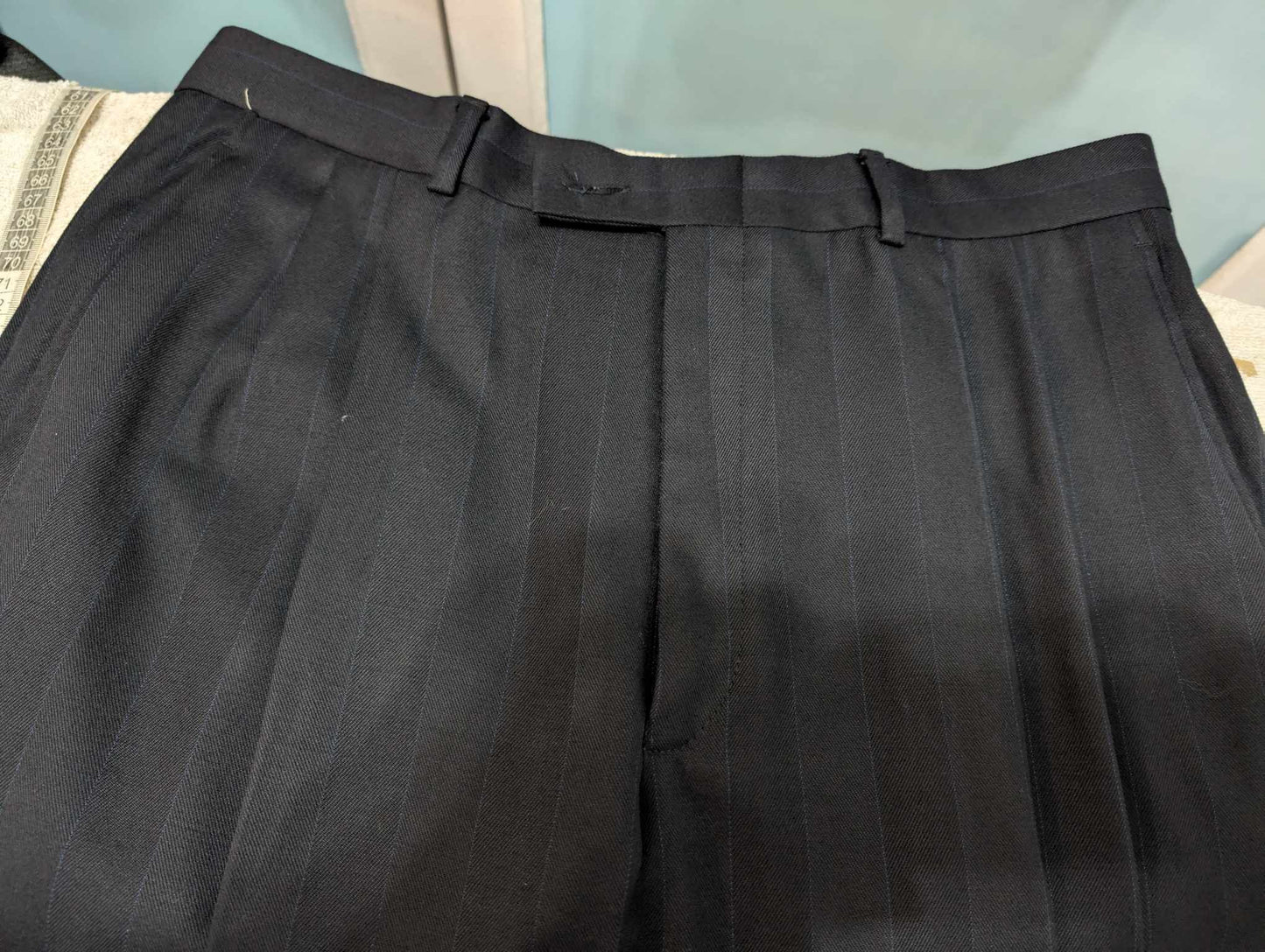 Incroyable costume croisé pinstripe en laine