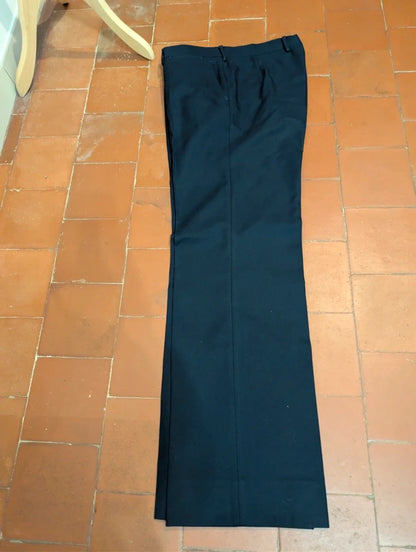 Unglaublicher dreiteiliger marineblauer Anzug