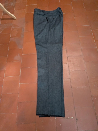Incroyable costume gris en flanelle lourde
