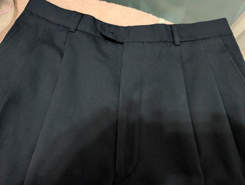 Außergewöhnliche zweireihige marineblaue Wollanzüge