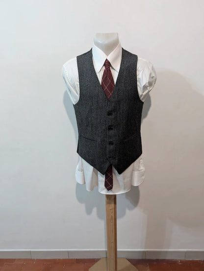 Geheimnisvoller dreiteiliger Anzug aus schwerem Flanell