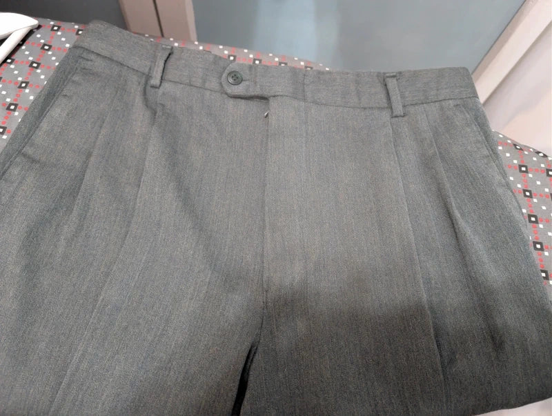 Fabelhafter grüner Anzug aus schwerem Flanell