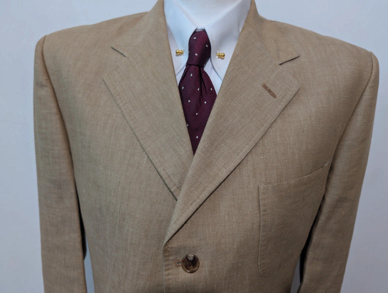 Gentil costume beige sable en lin