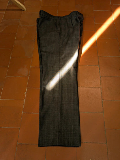 Gentil costume gris a carreaux en laine légère
