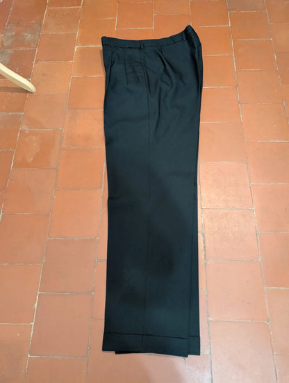 Sombre costume croisé noir en laine froide