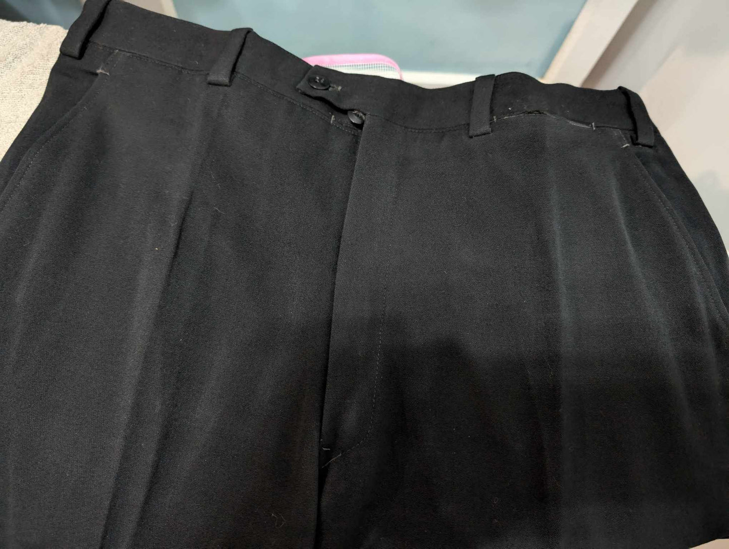 Sombre costume noir en laine