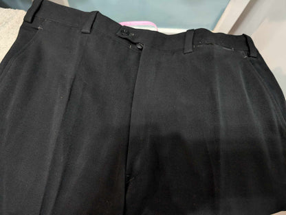 Sombre costume noir en laine