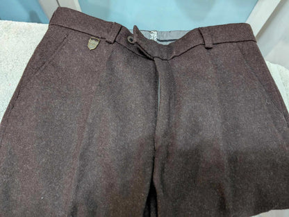 Mignon petit costume marron en flanelle