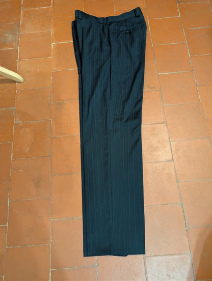 Schöner Nadelstreifenanzug aus Wolle