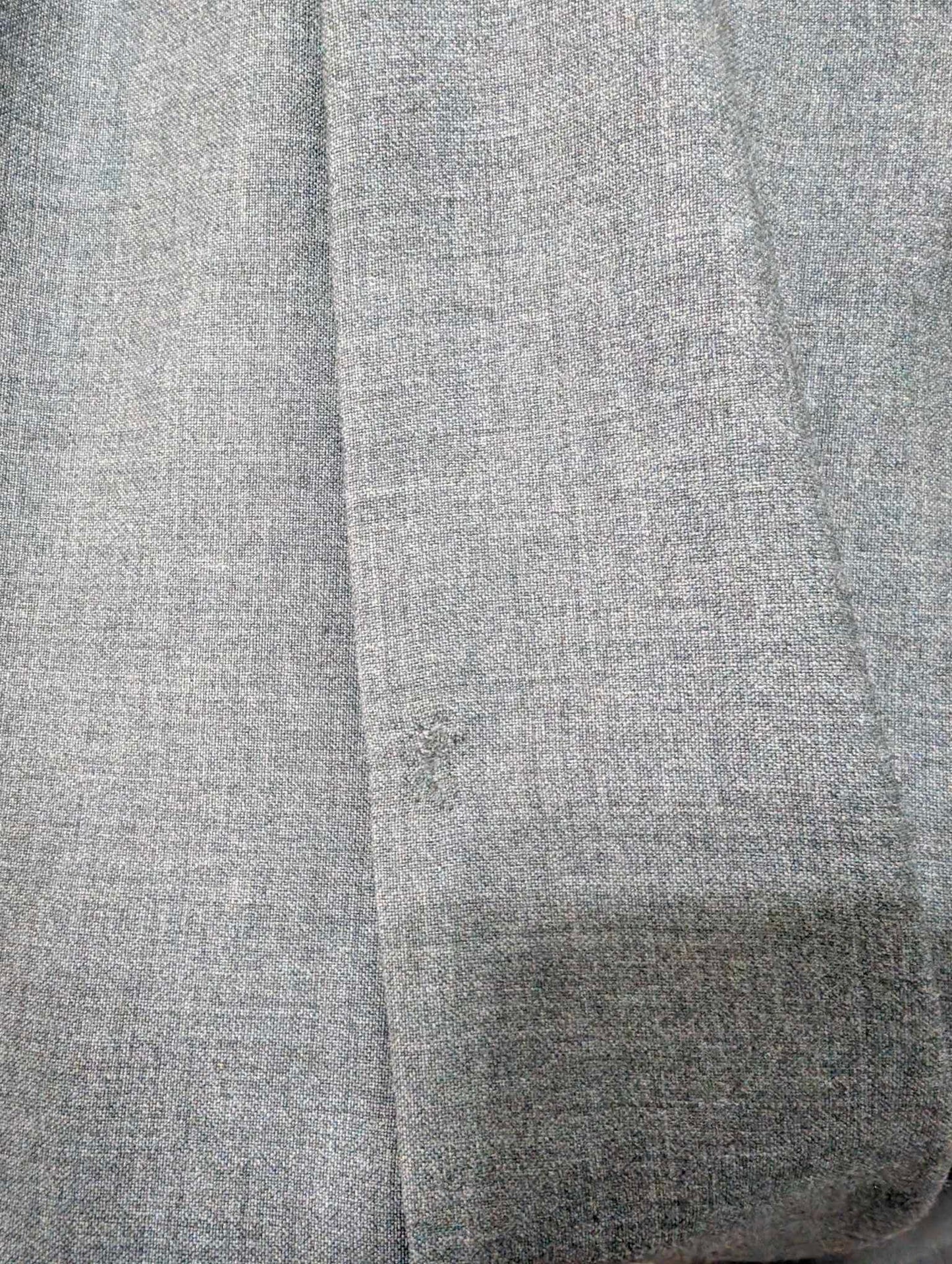 Eleganter dreiteiliger grauer Wollanzug