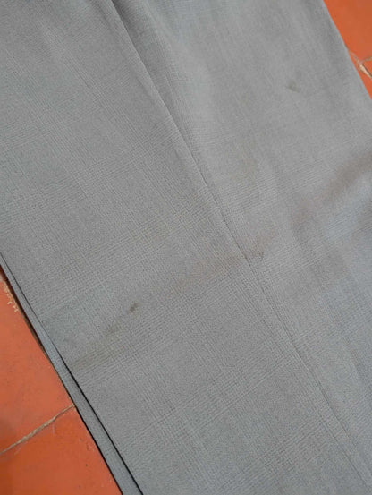 Élégant costume croisé de couleurs gris bleu en laine