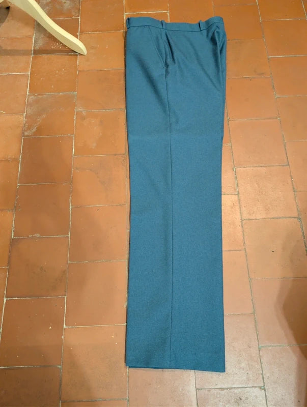 Prächtiger marineblauer Flanellanzug