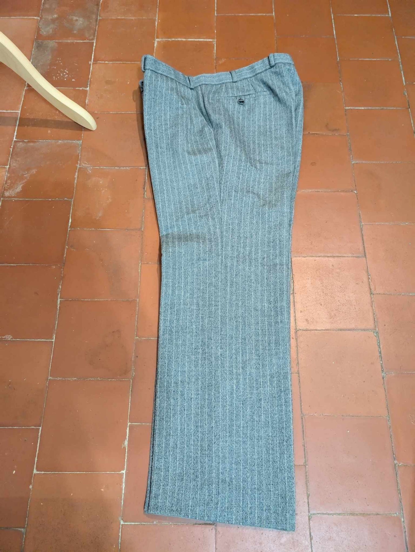 Gentille costume pinstripe en tweed