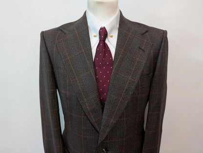 Élégant costume a carreaux en laine