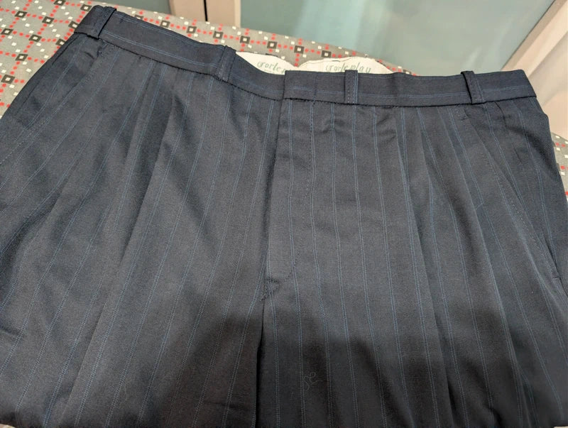 Cooler, zweireihiger, gestreifter Wollanzug