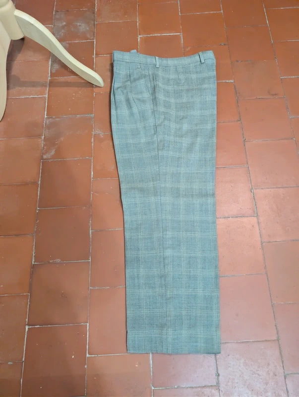 Fabelhafter grauer Zweireiheranzug aus Wolle