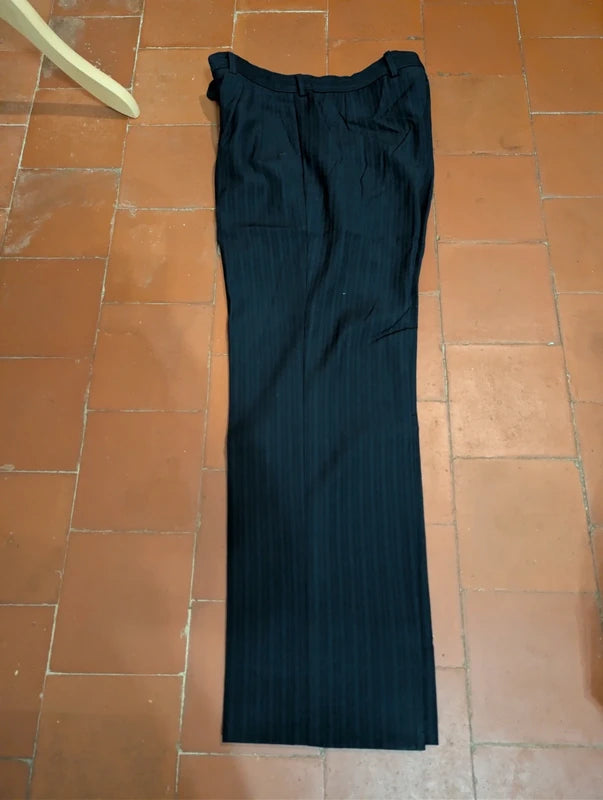 Eleganter Nadelstreifen-Zweireiher aus Wolle