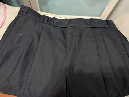 Gentil costume croisé bleu marine en laine
