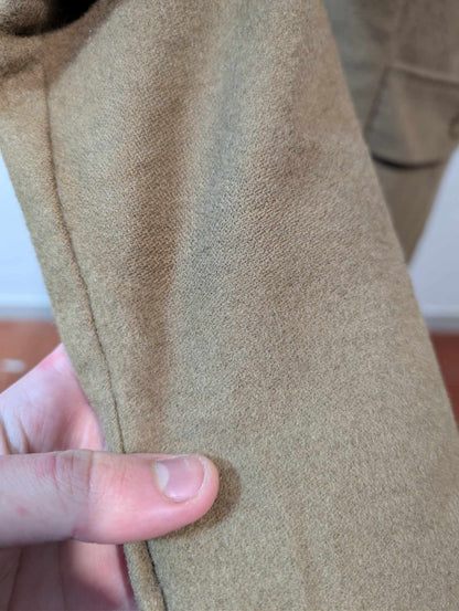 Originaler kamelfarbener, zweireihiger Wollmantel