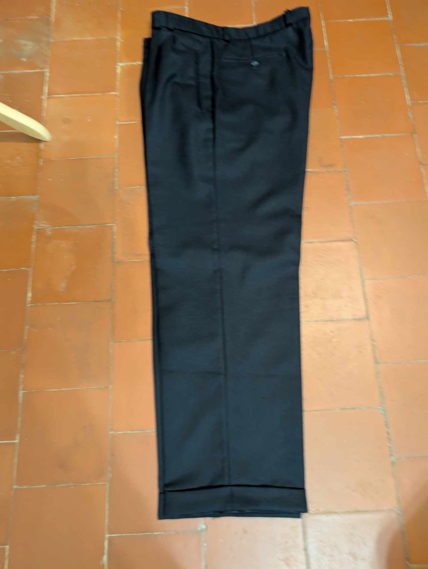 Élégant costume croisé bleu marine en flanelle de laine