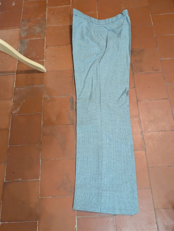 Schöner grauer Wollanzug