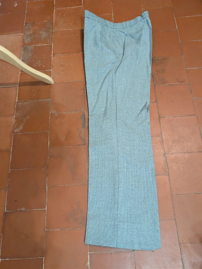 Schöner grauer Wollanzug