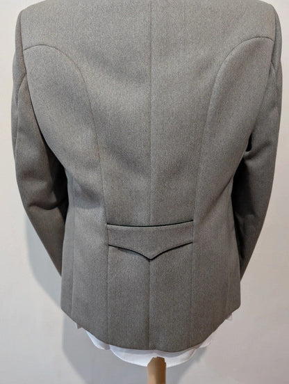 Incroyable costume autrichien gris