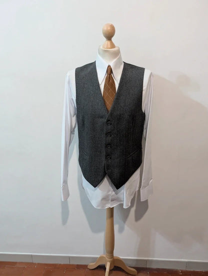 Außergewöhnlicher dreiteiliger Nadelstreifenanzug