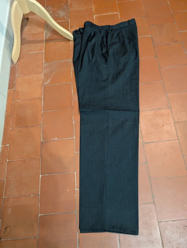 Élégant costume croisé gris en laine