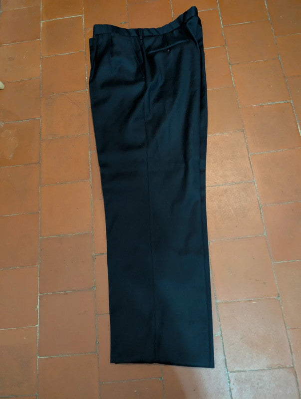 Incroyable costume croisé bleu marine en laine