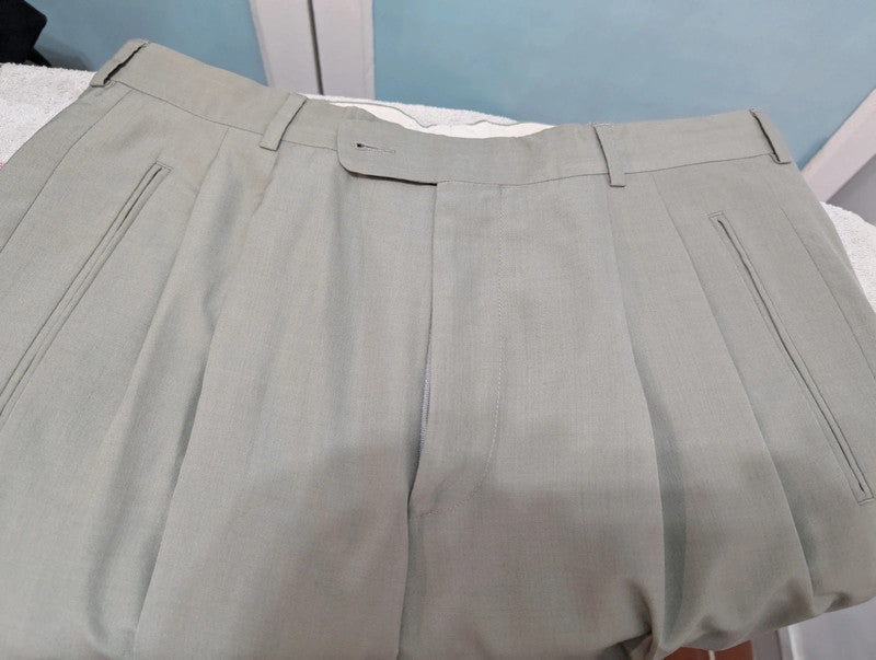Costume croisé gris vert en laine