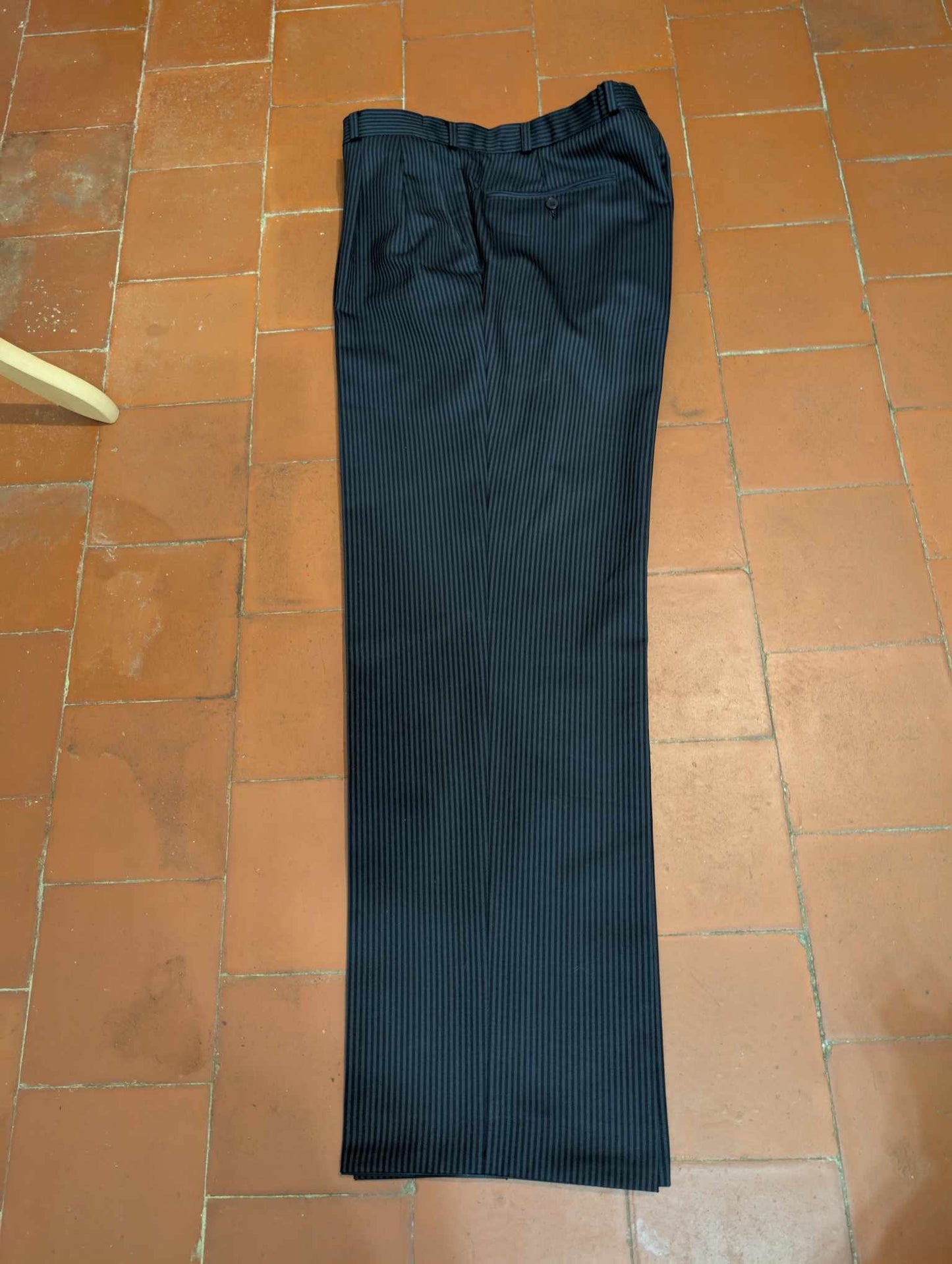 Redoutable costume bleu marine en laine