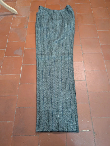 Élégant costume gris a rayure en tweed