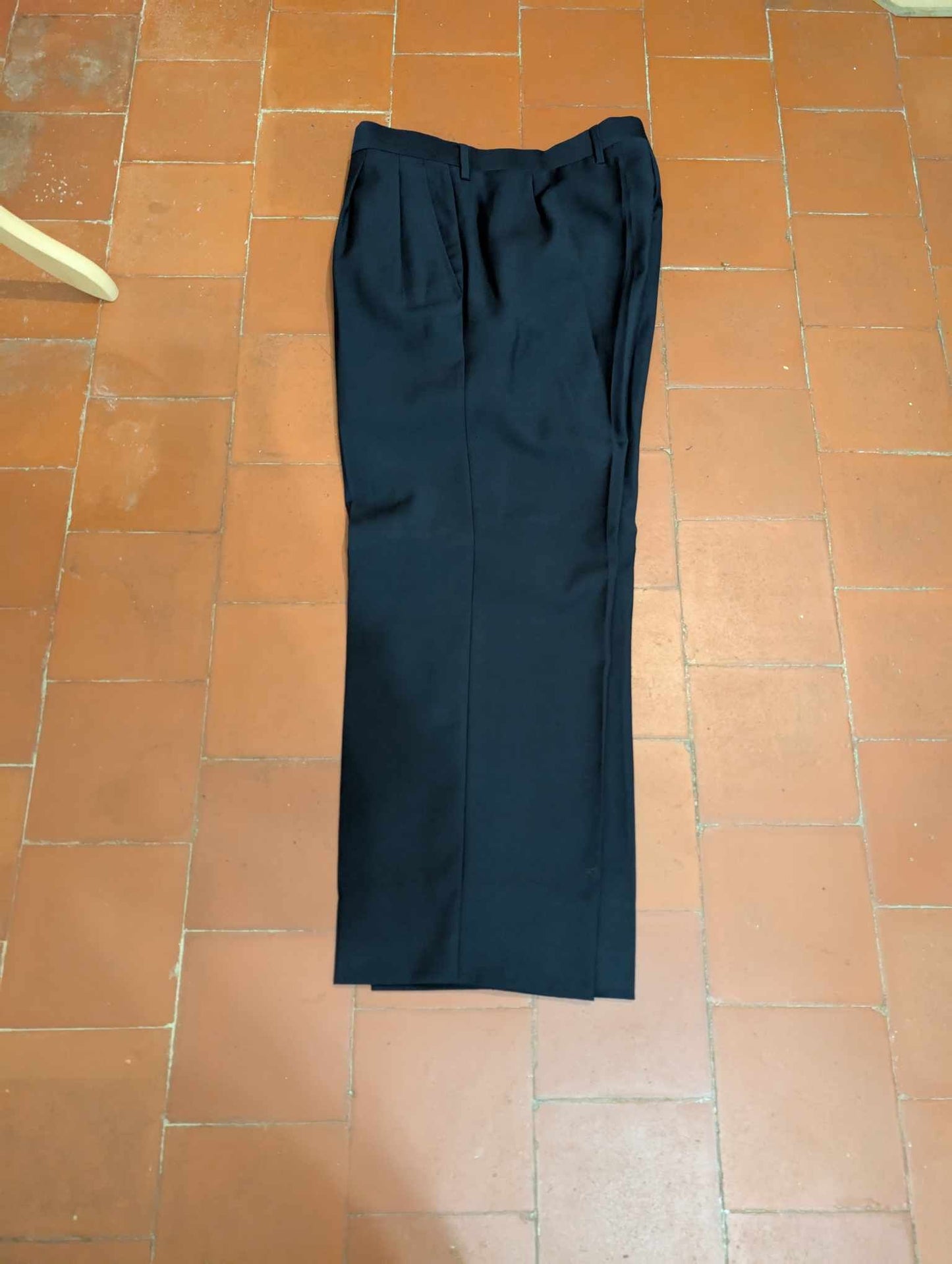 Redoutable costume croisé bleu marine en laine