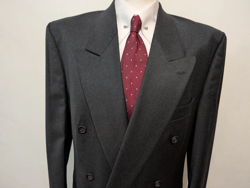 Élégant costume croisé gris en laine