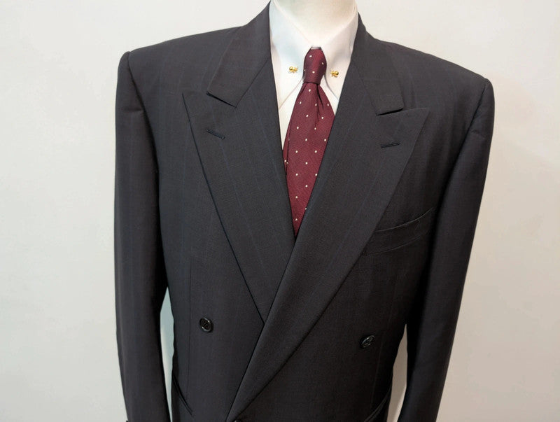 Élégant costume costume croisé pinstripe en laine froide