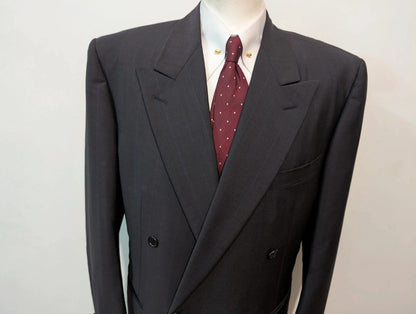 Élégant costume costume croisé pinstripe en laine froide