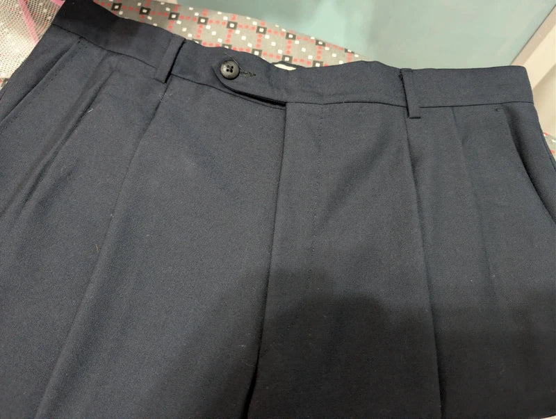 Wunderschöner marineblauer Zweireiheranzug aus Wolle